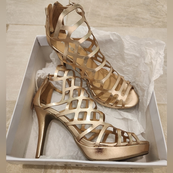 Rose gold shoes - Picture 1 of 5